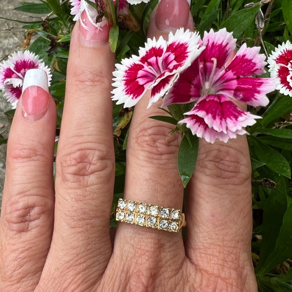 None Jewelry - Gold-tone Two Row Faux Diamond Cubic Zirconia Ring👠